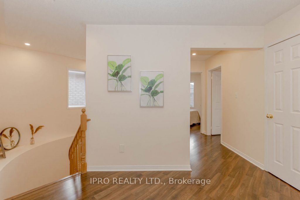 1322 Mowat Lane N