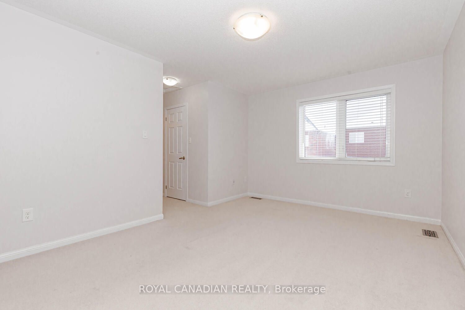370 Schreyer Cres