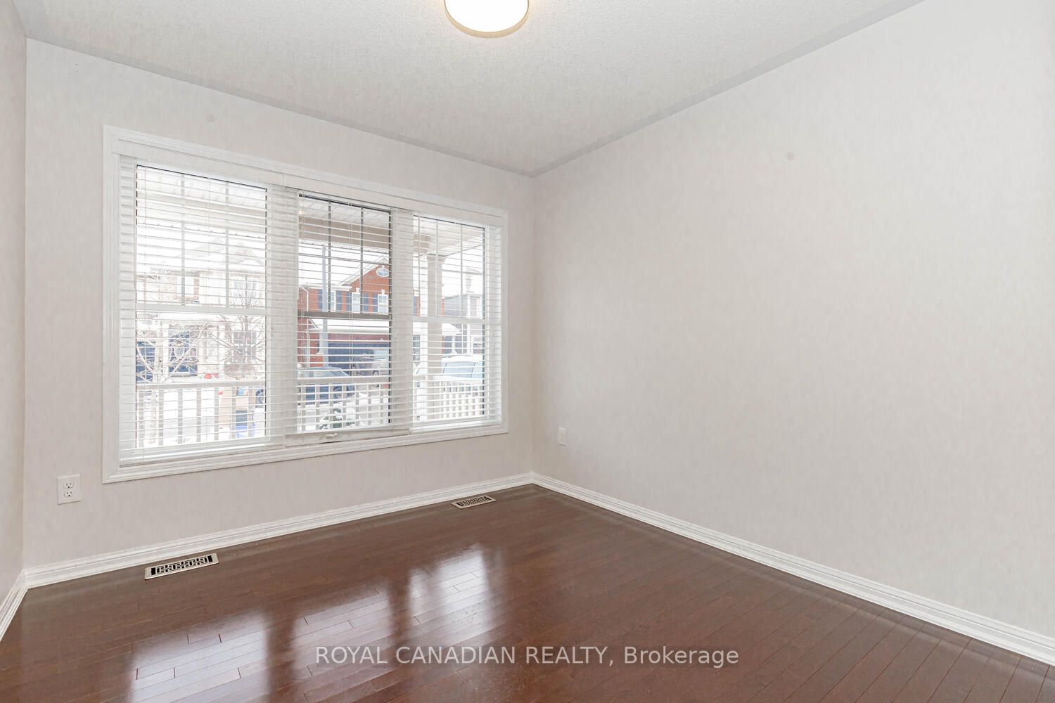 370 Schreyer Cres