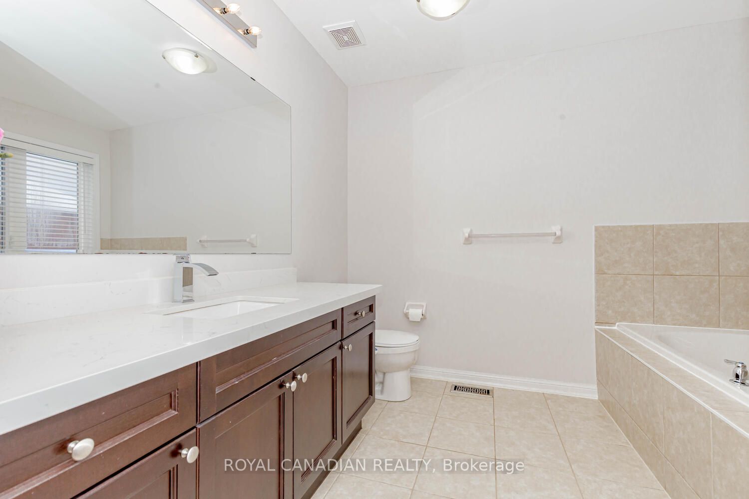 370 Schreyer Cres