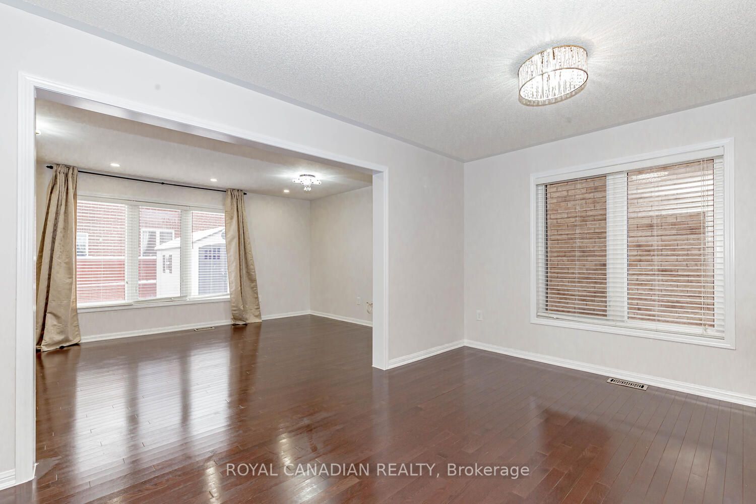 370 Schreyer Cres