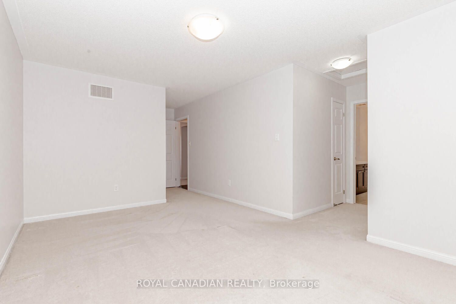 370 Schreyer Cres