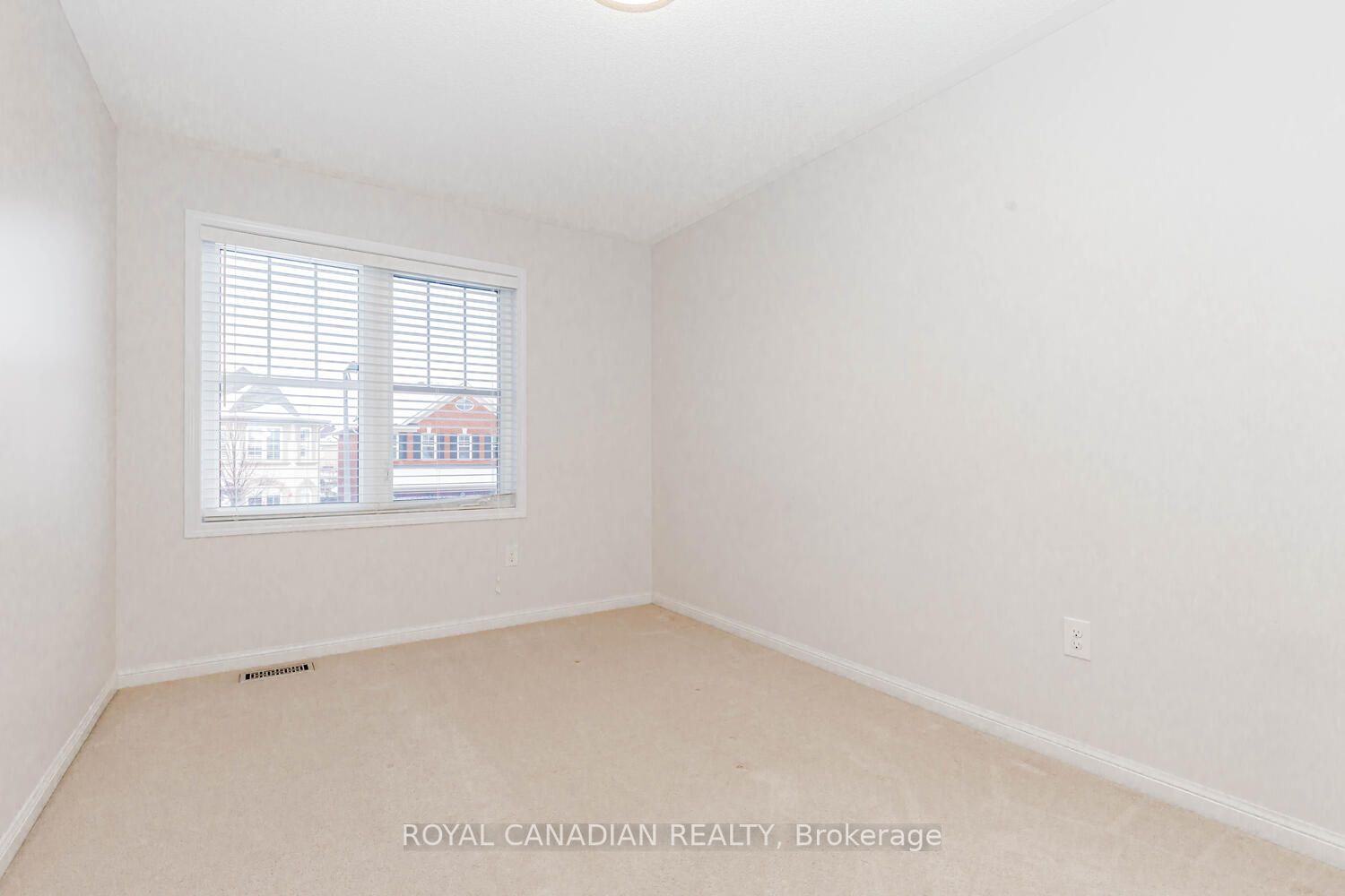 370 Schreyer Cres