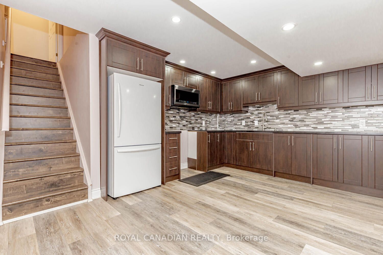 370 Schreyer Cres