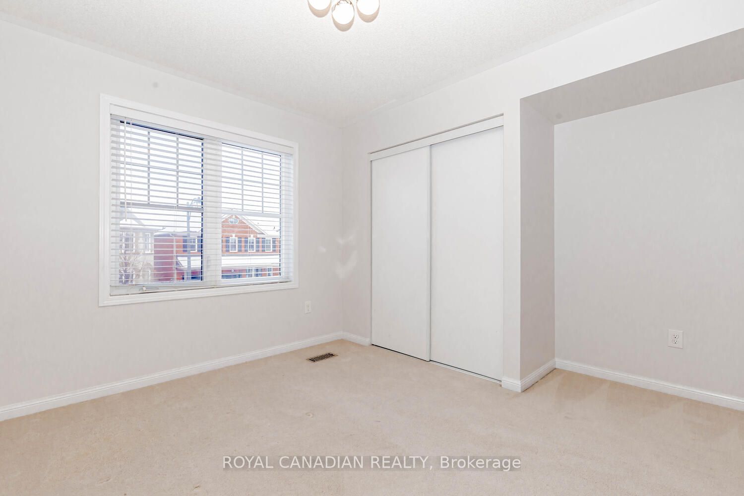 370 Schreyer Cres