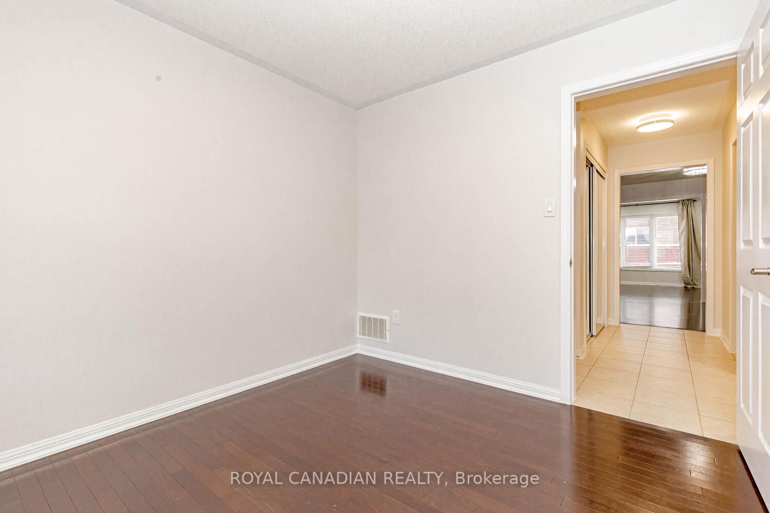370 Schreyer Cres