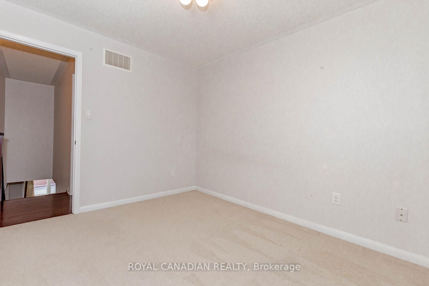 370 Schreyer Cres