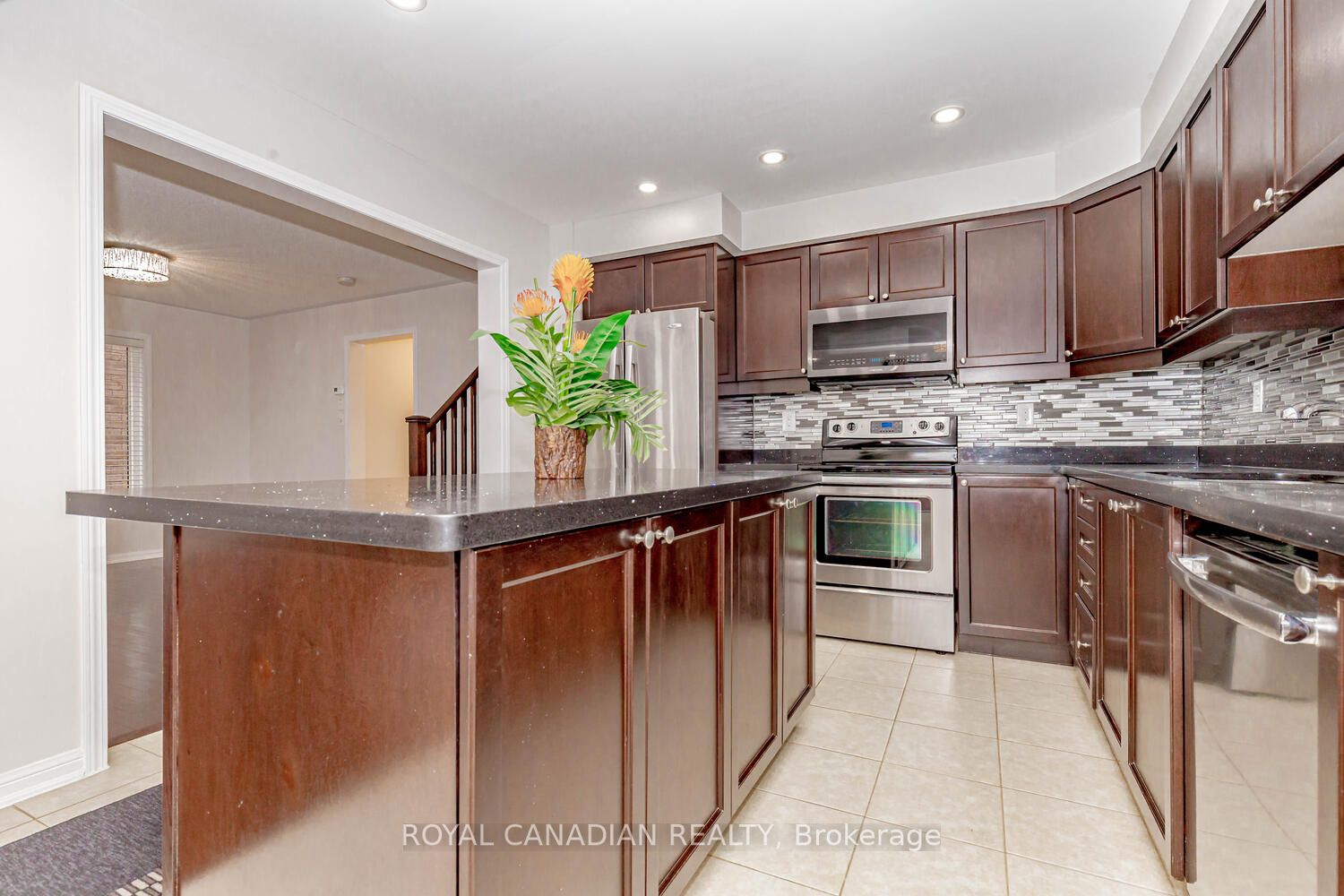 370 Schreyer Cres