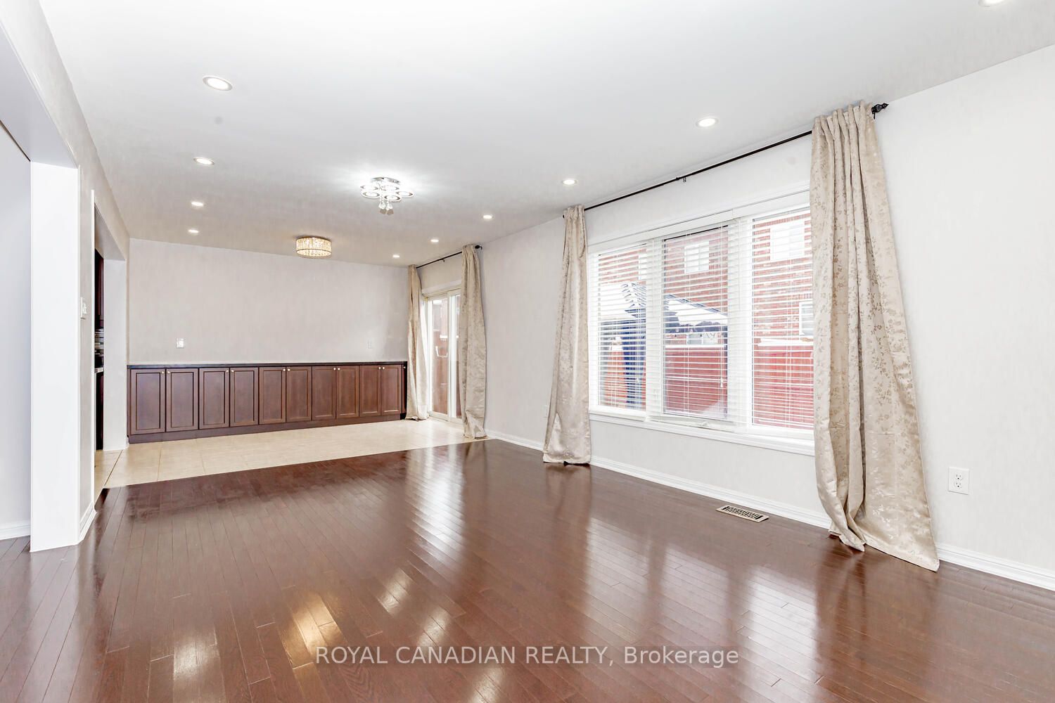 370 Schreyer Cres