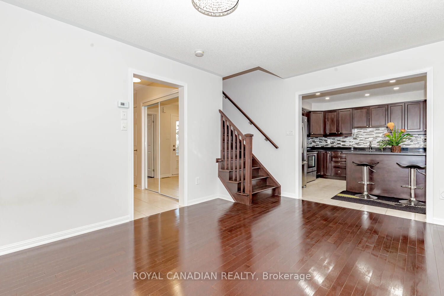 370 Schreyer Cres