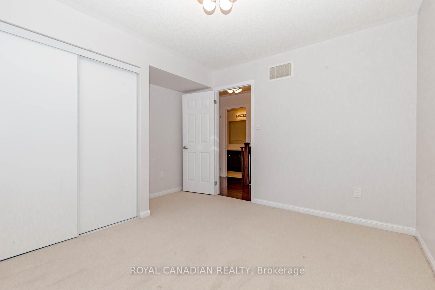 370 Schreyer Cres