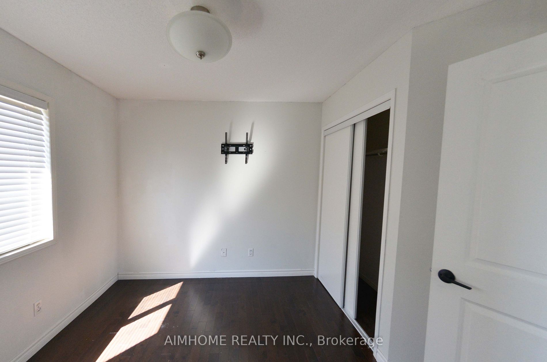 977 Kennedy Circ N