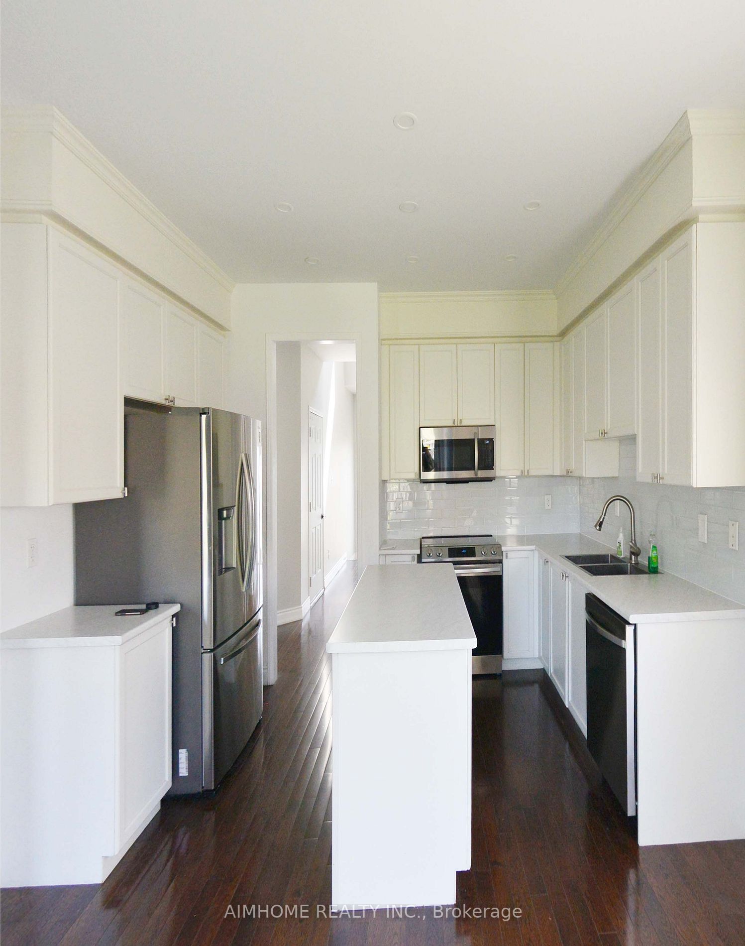 977 Kennedy Circ N