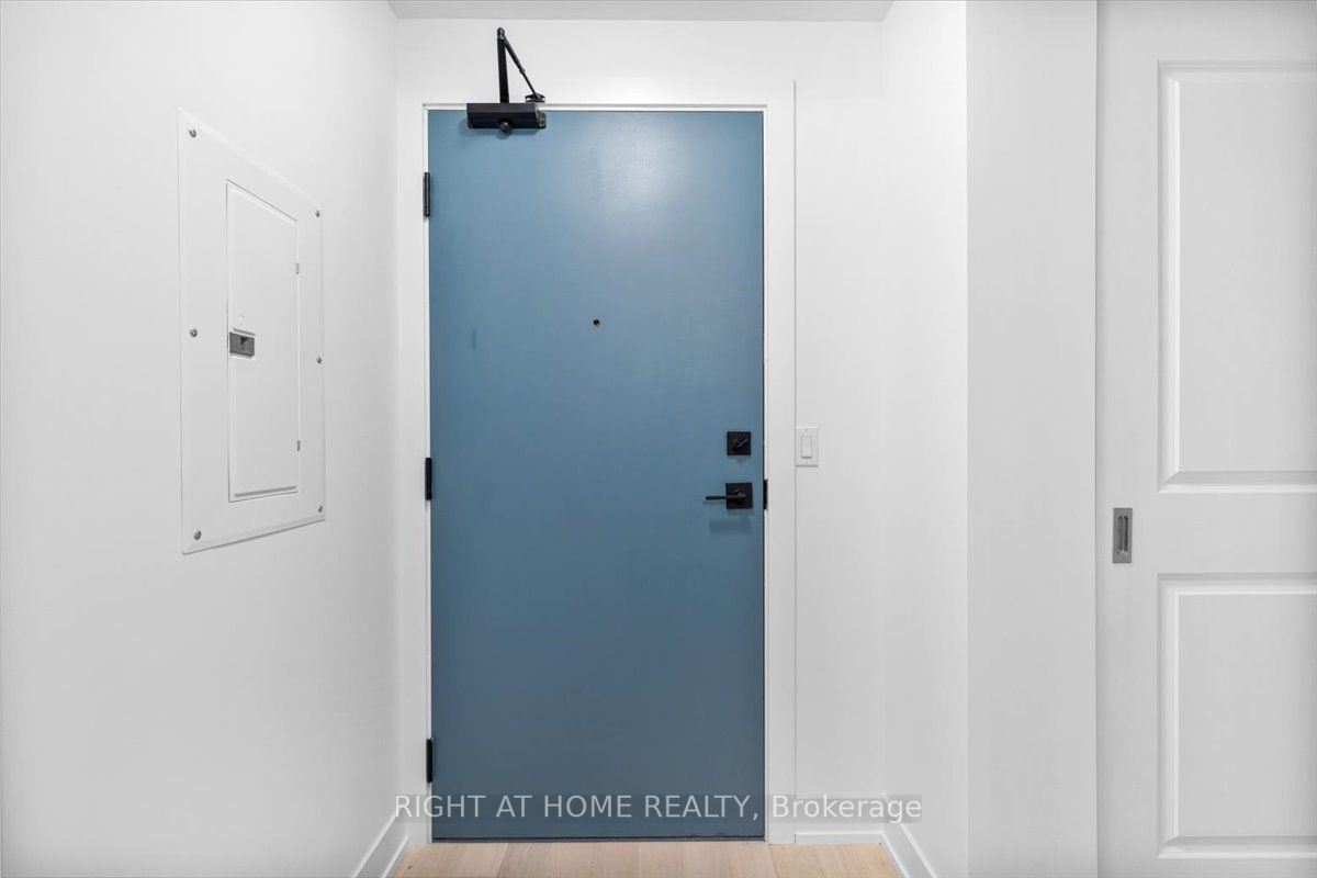 1063 Douglas Mccurdy Comm Circ, #1201