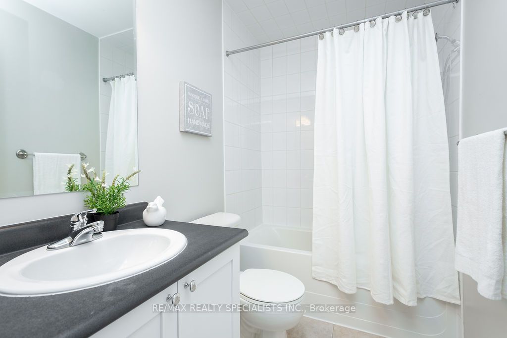 3187 Stornoway Circ