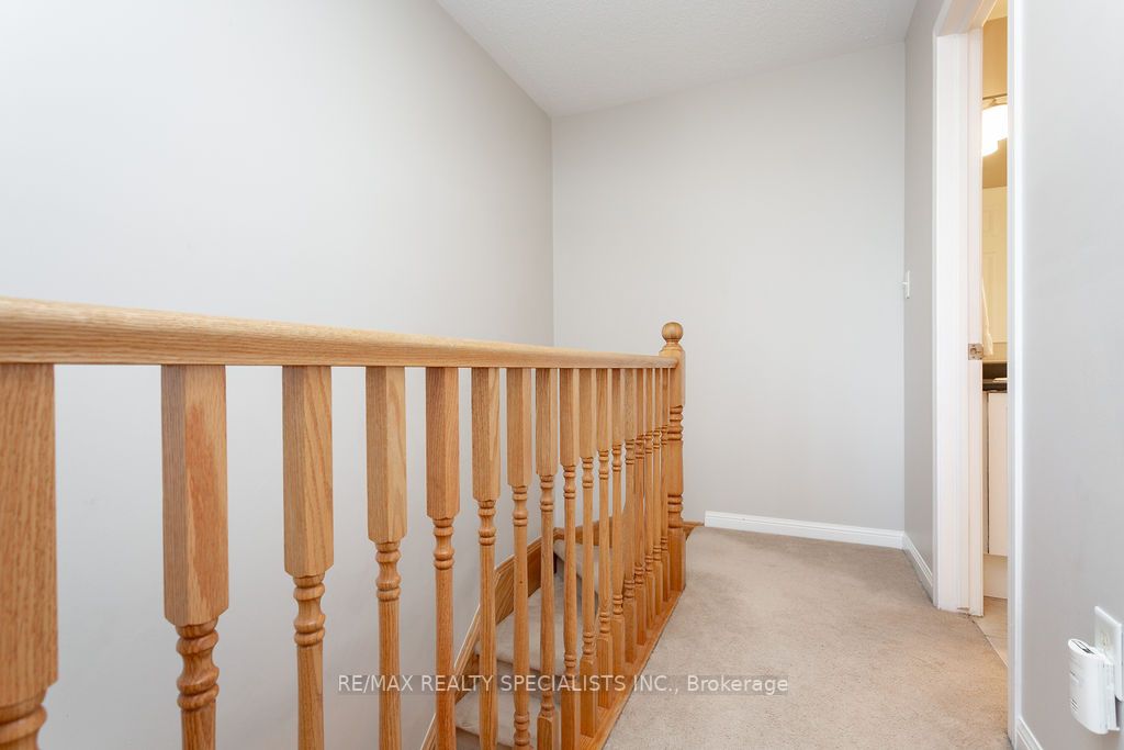 3187 Stornoway Circ