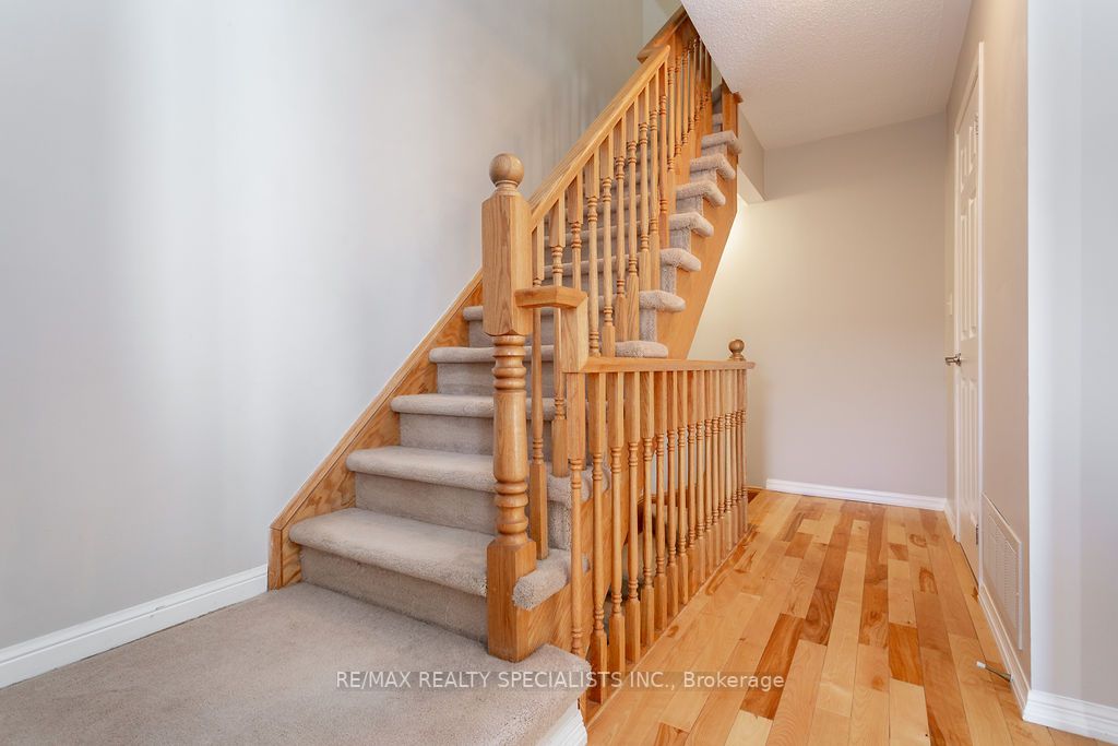 3187 Stornoway Circ