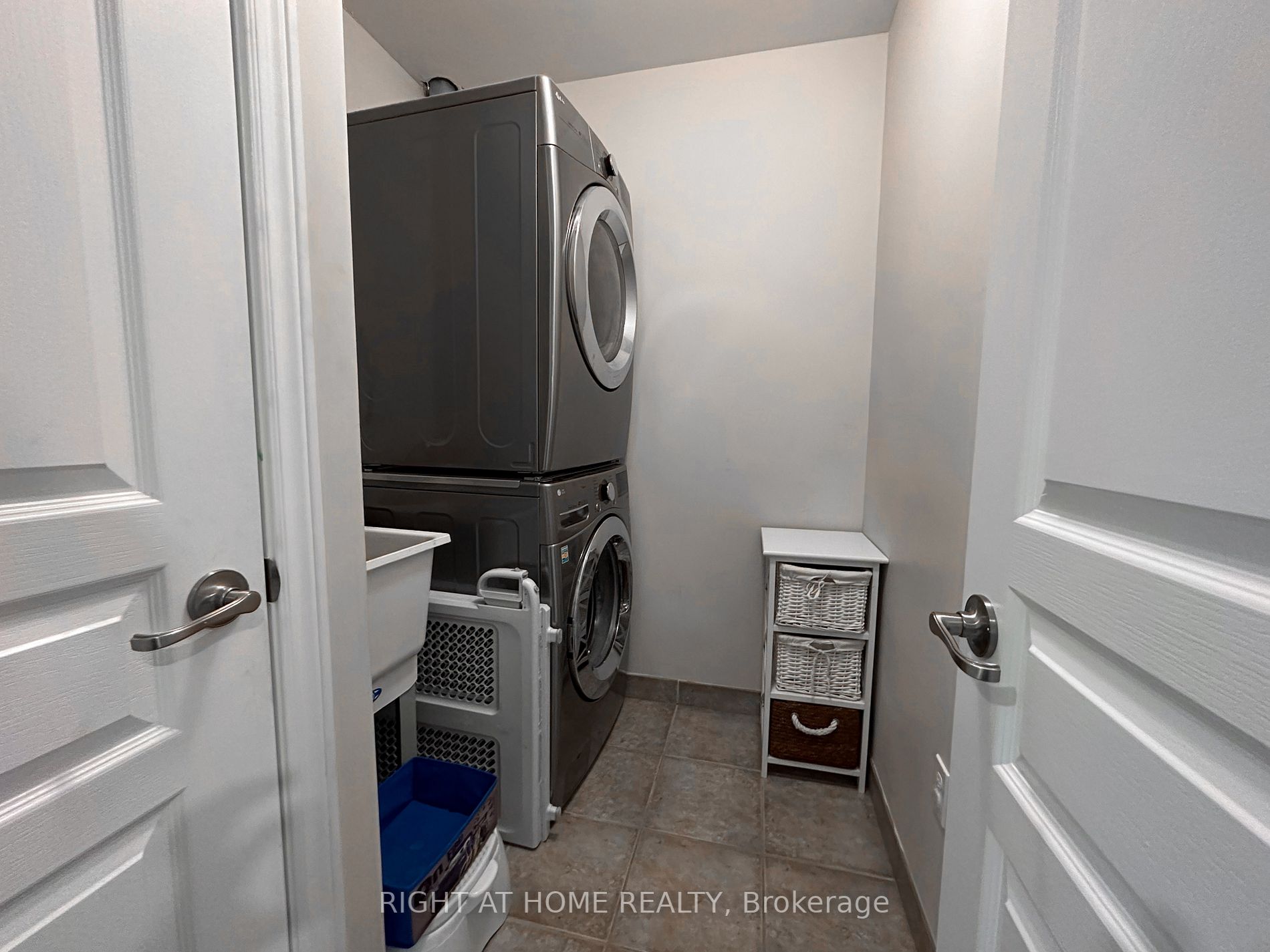 362 Plains Rd E, #25
