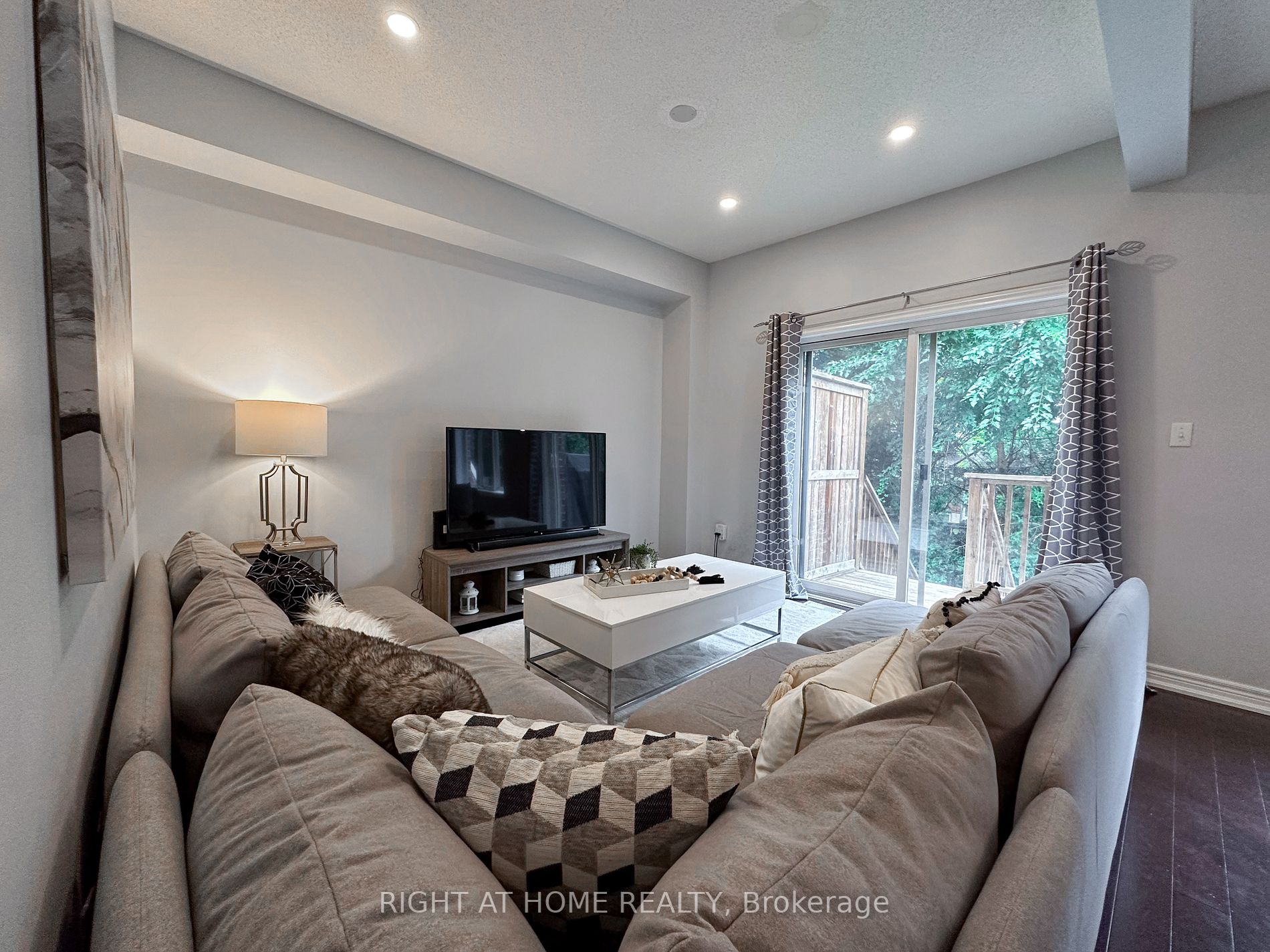 362 Plains Rd E, #25