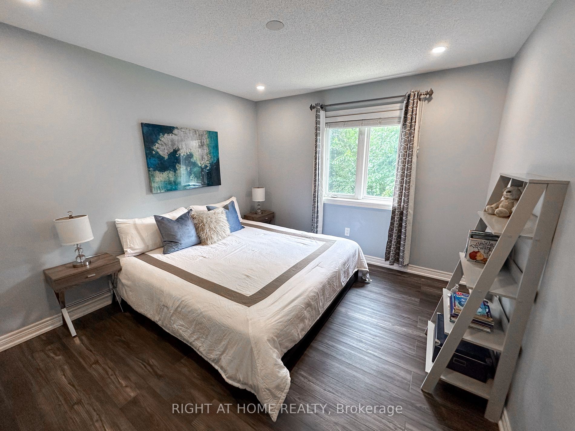 362 Plains Rd E, #25