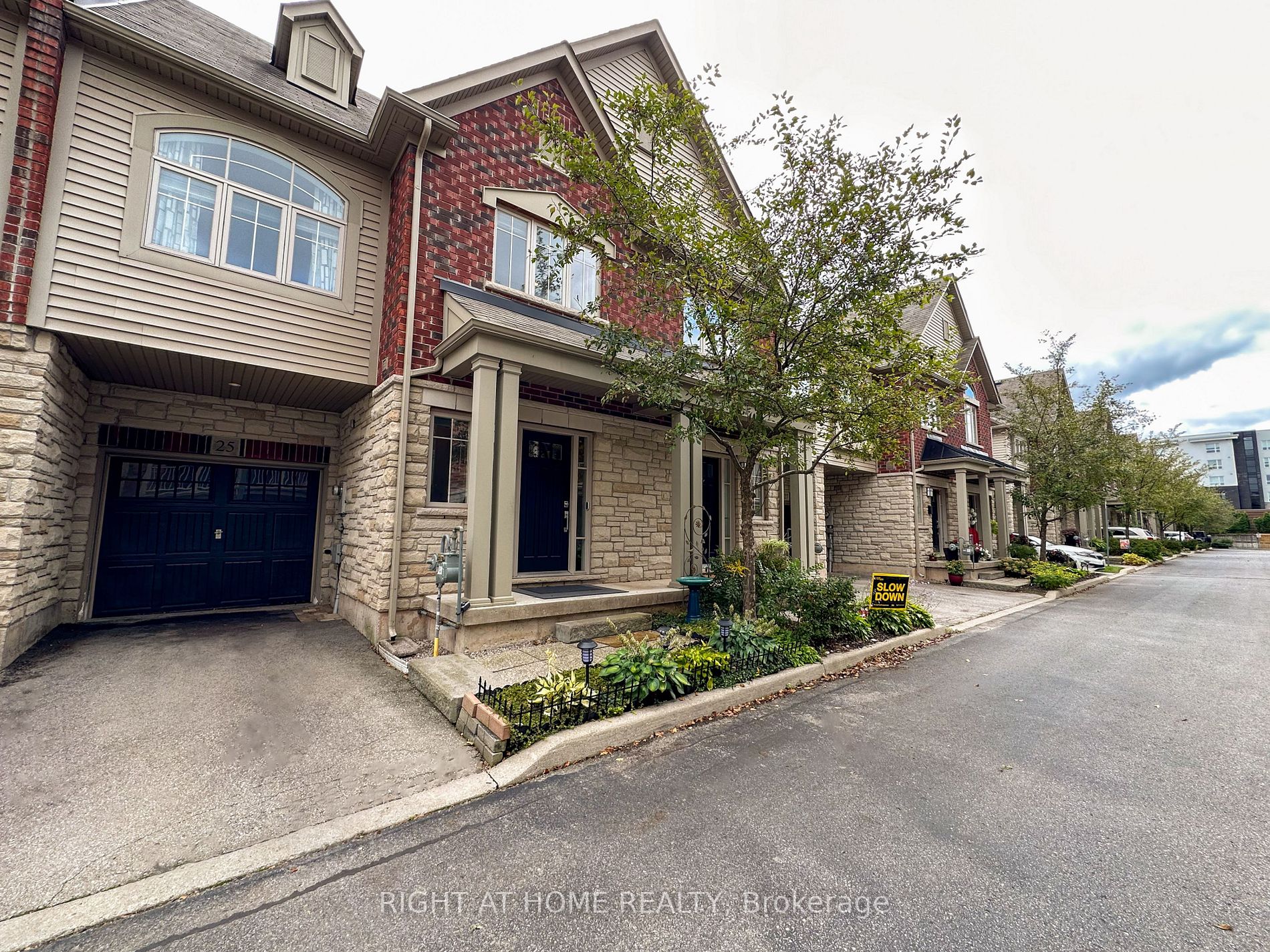 362 Plains Rd E, #25