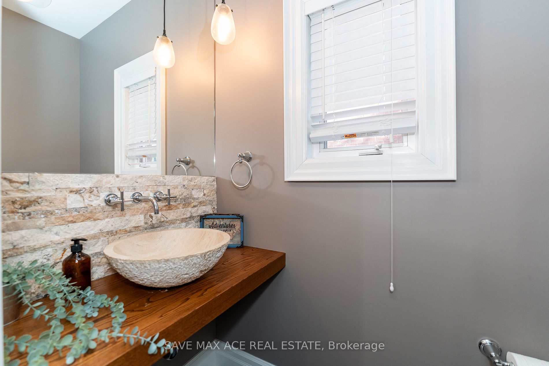 2603 Castle Hill Cres