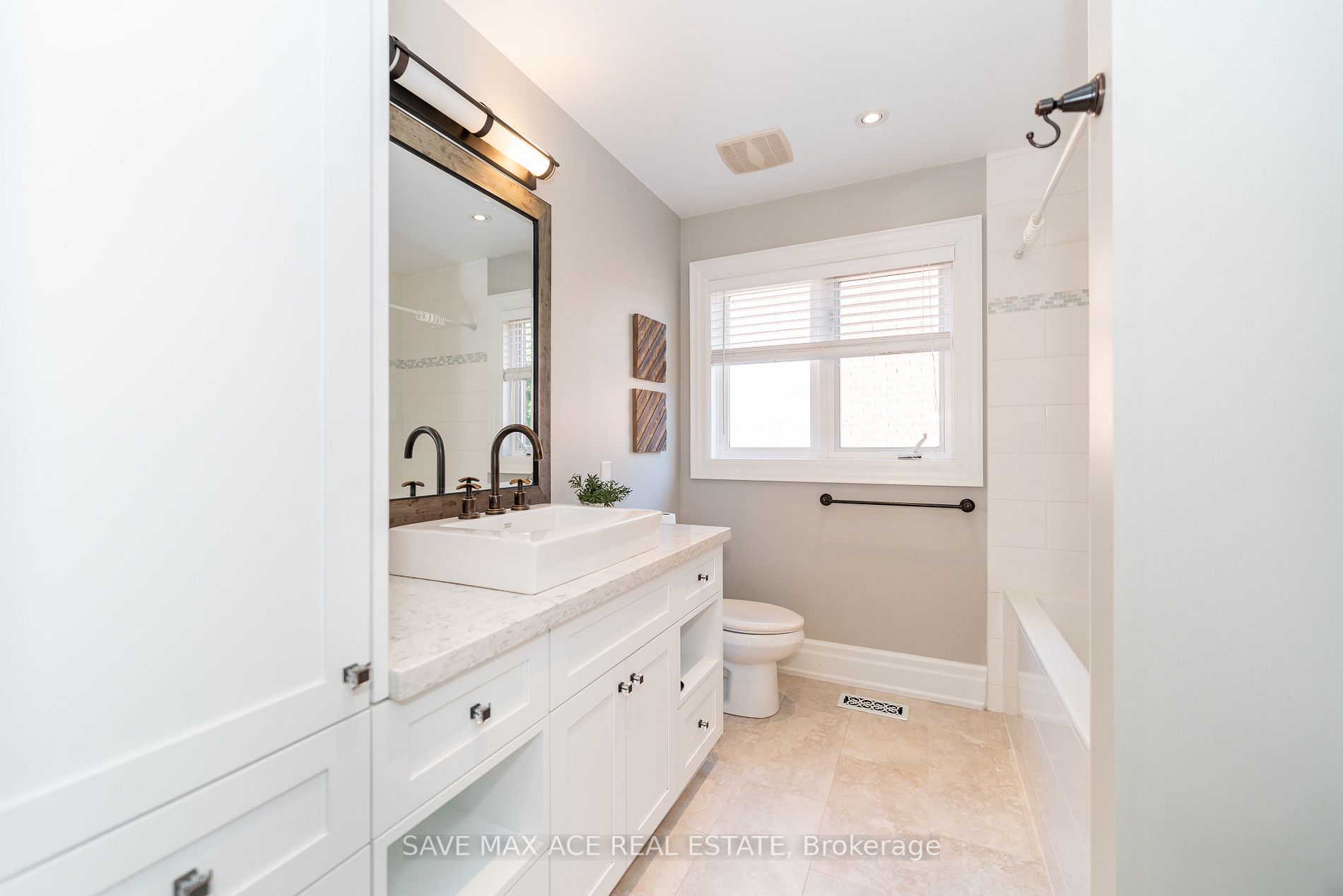 2603 Castle Hill Cres