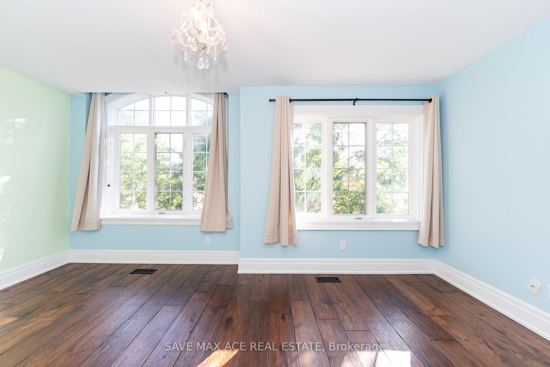 2603 Castle Hill Cres