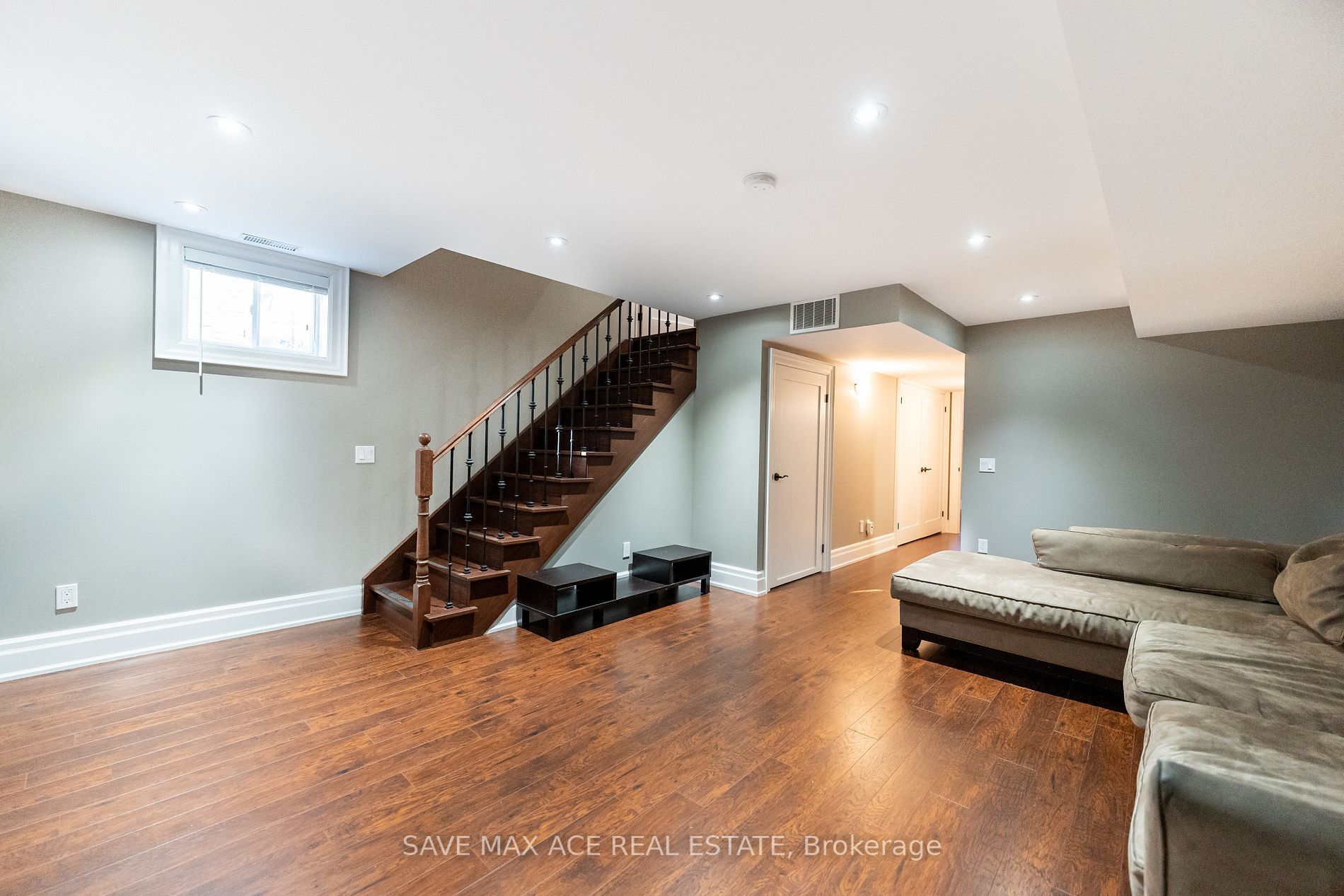 2603 Castle Hill Cres