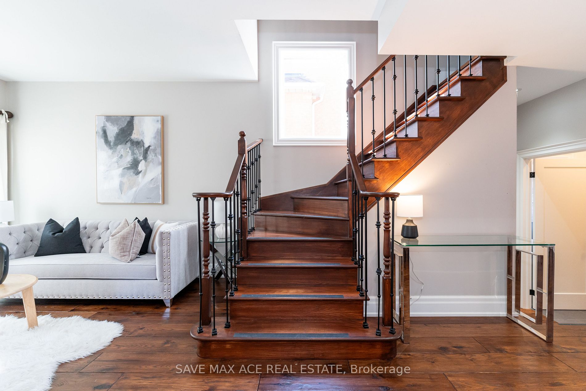 2603 Castle Hill Cres