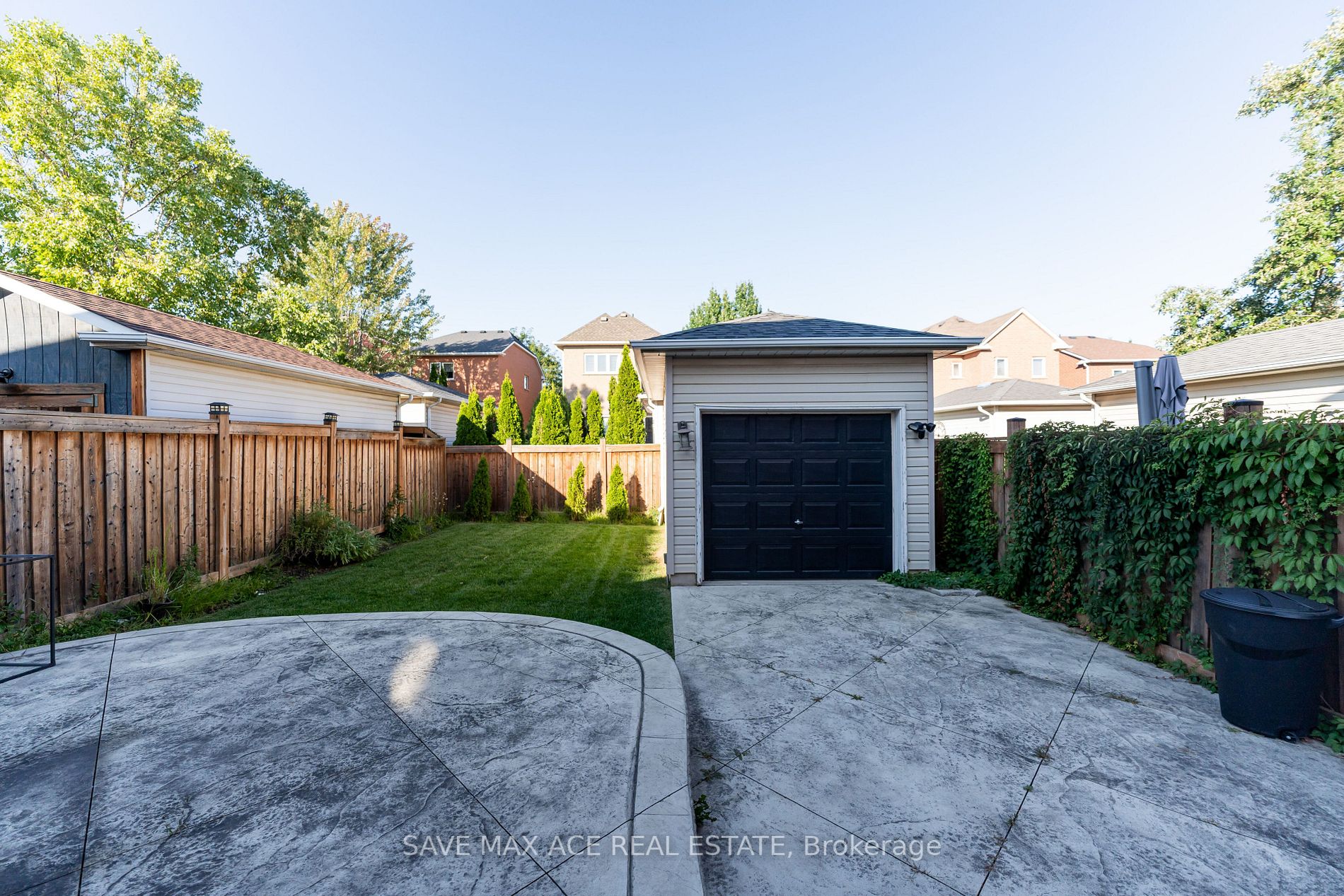 2603 Castle Hill Cres