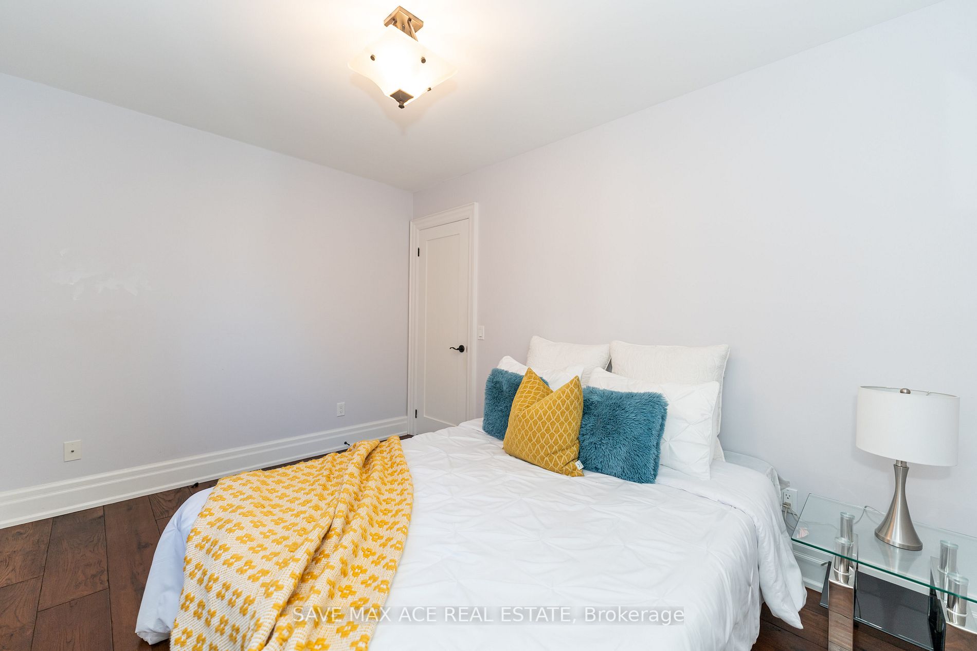 2603 Castle Hill Cres