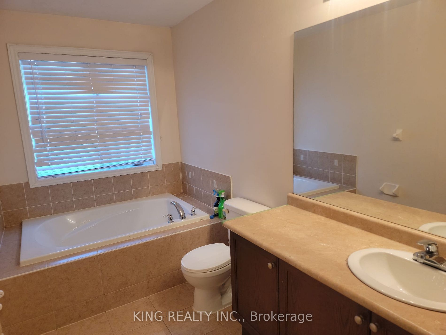 253 Giddings Crescent