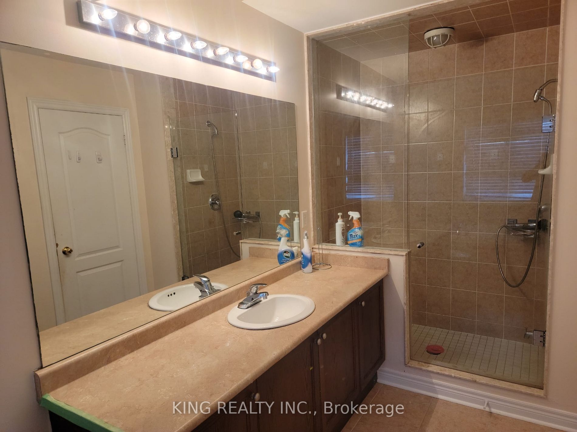 253 Giddings Crescent
