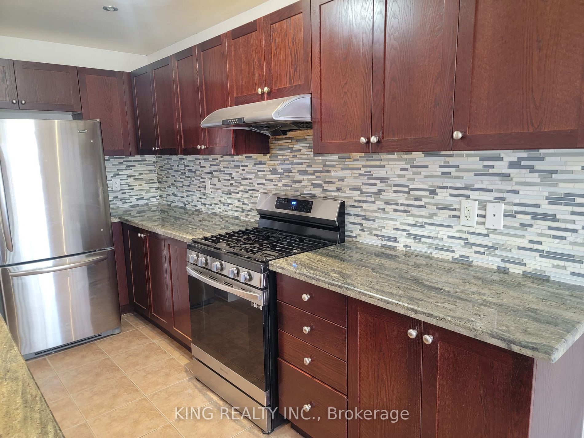 253 Giddings Crescent
