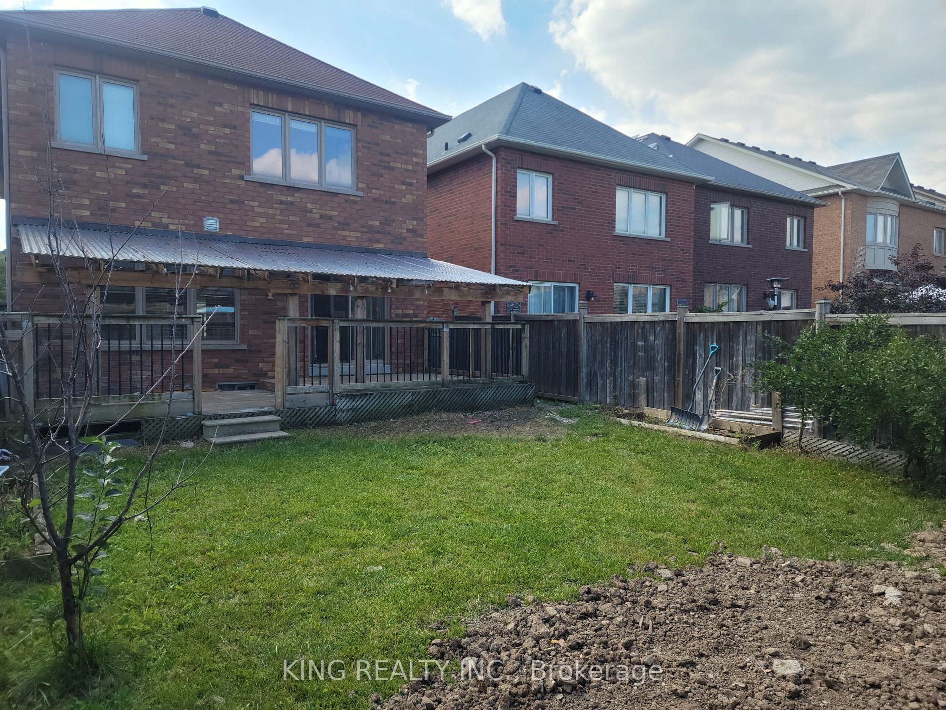 253 Giddings Crescent