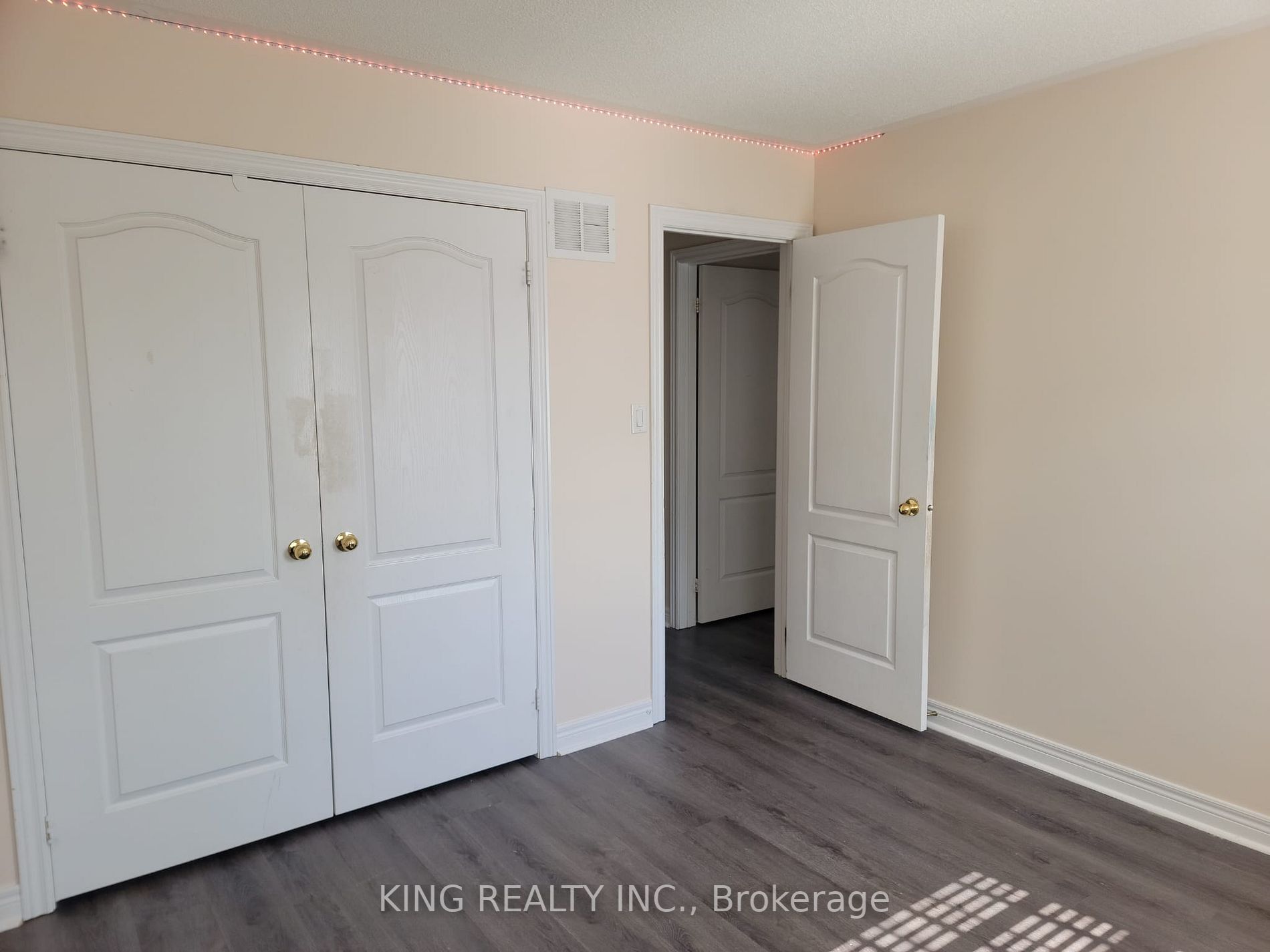 253 Giddings Crescent