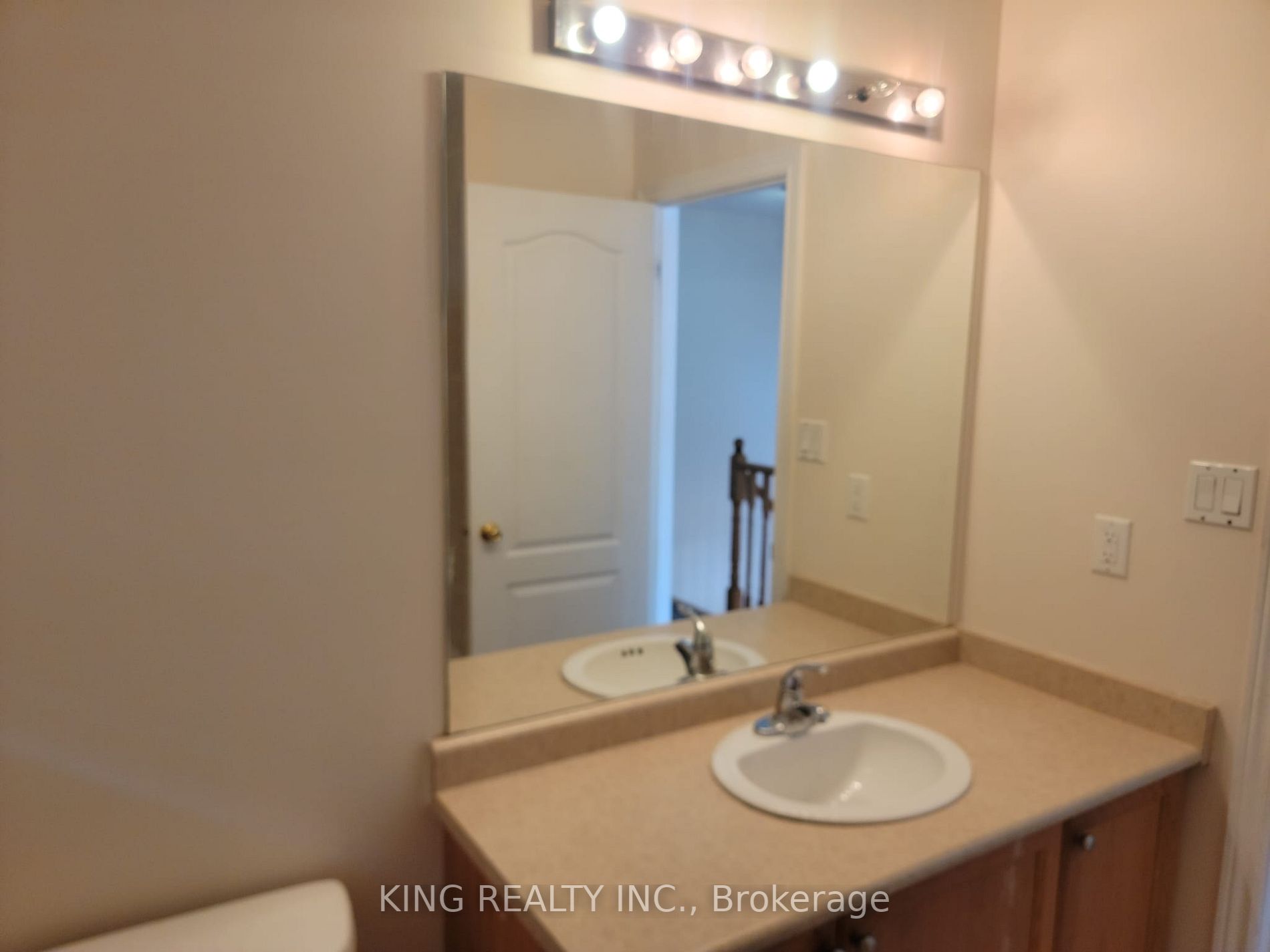 253 Giddings Crescent