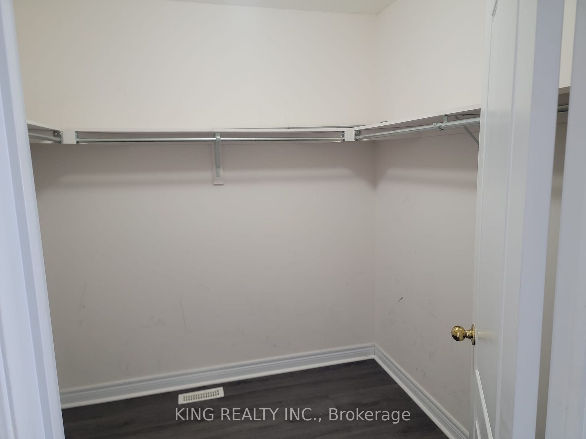 253 Giddings Crescent