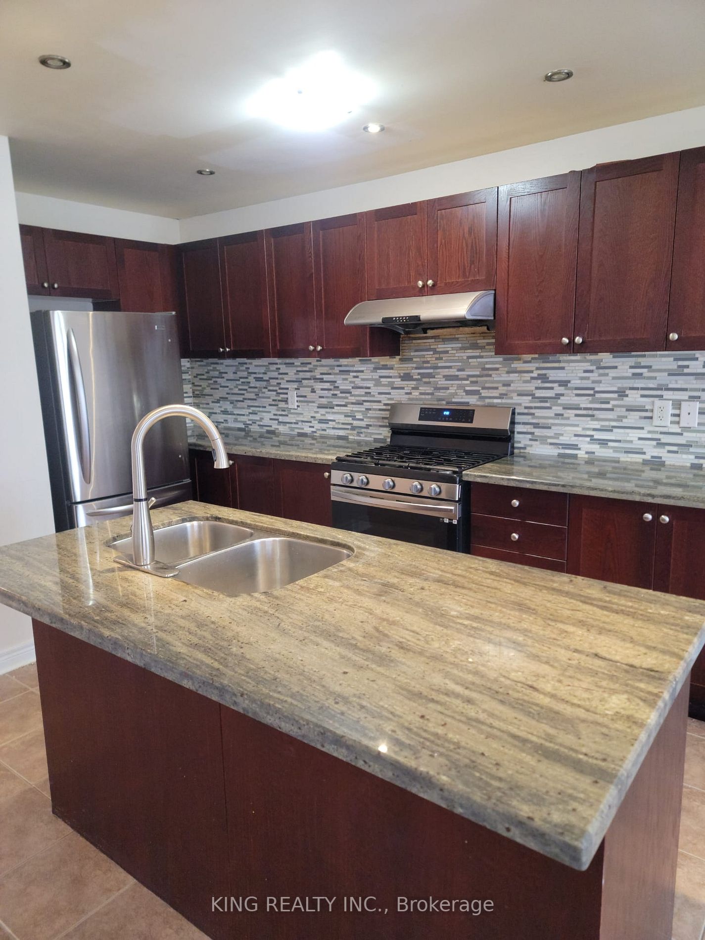 253 Giddings Crescent
