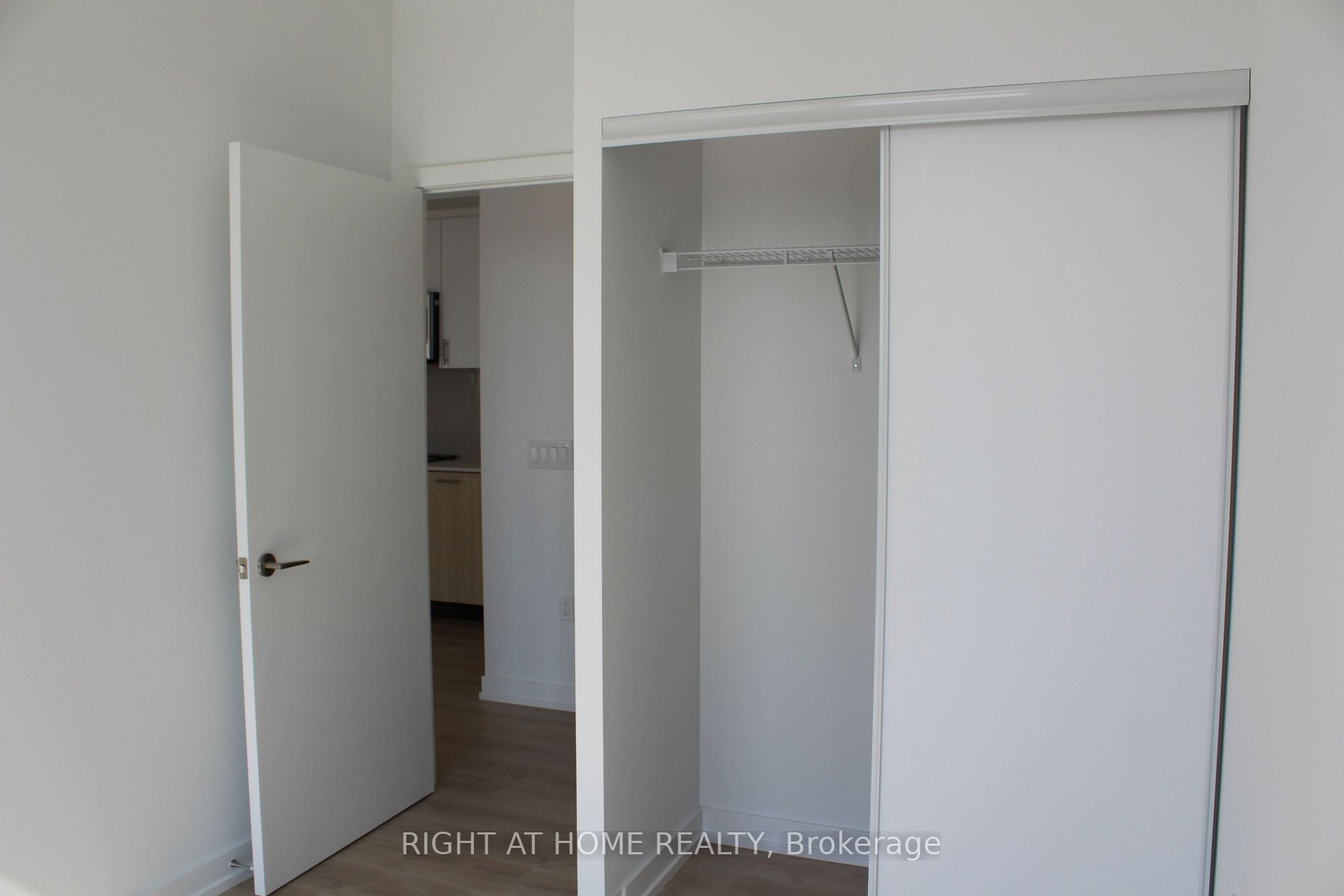 1195 The Queensway Ave, #810