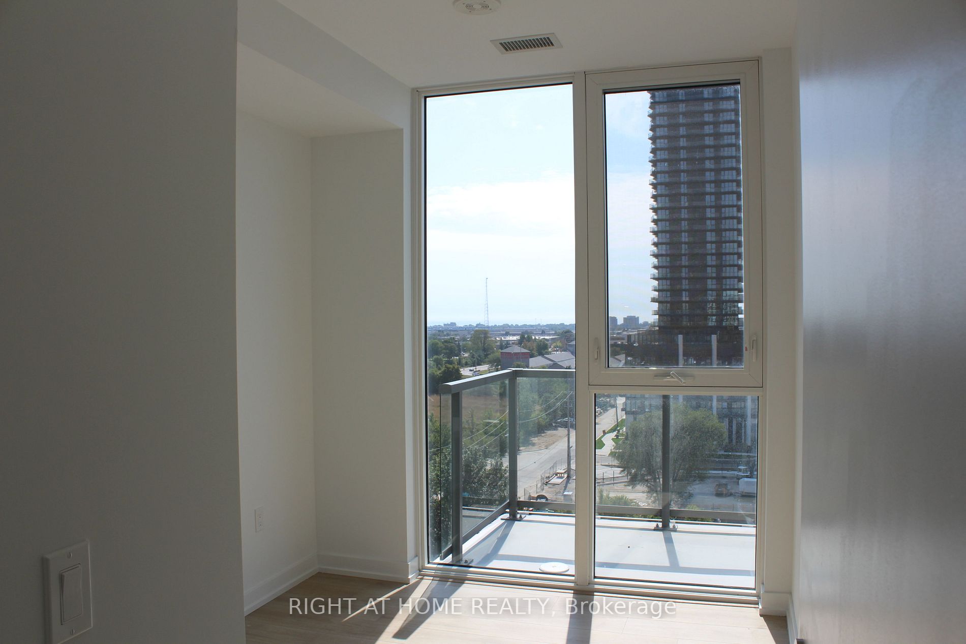 1195 The Queensway Ave, #810