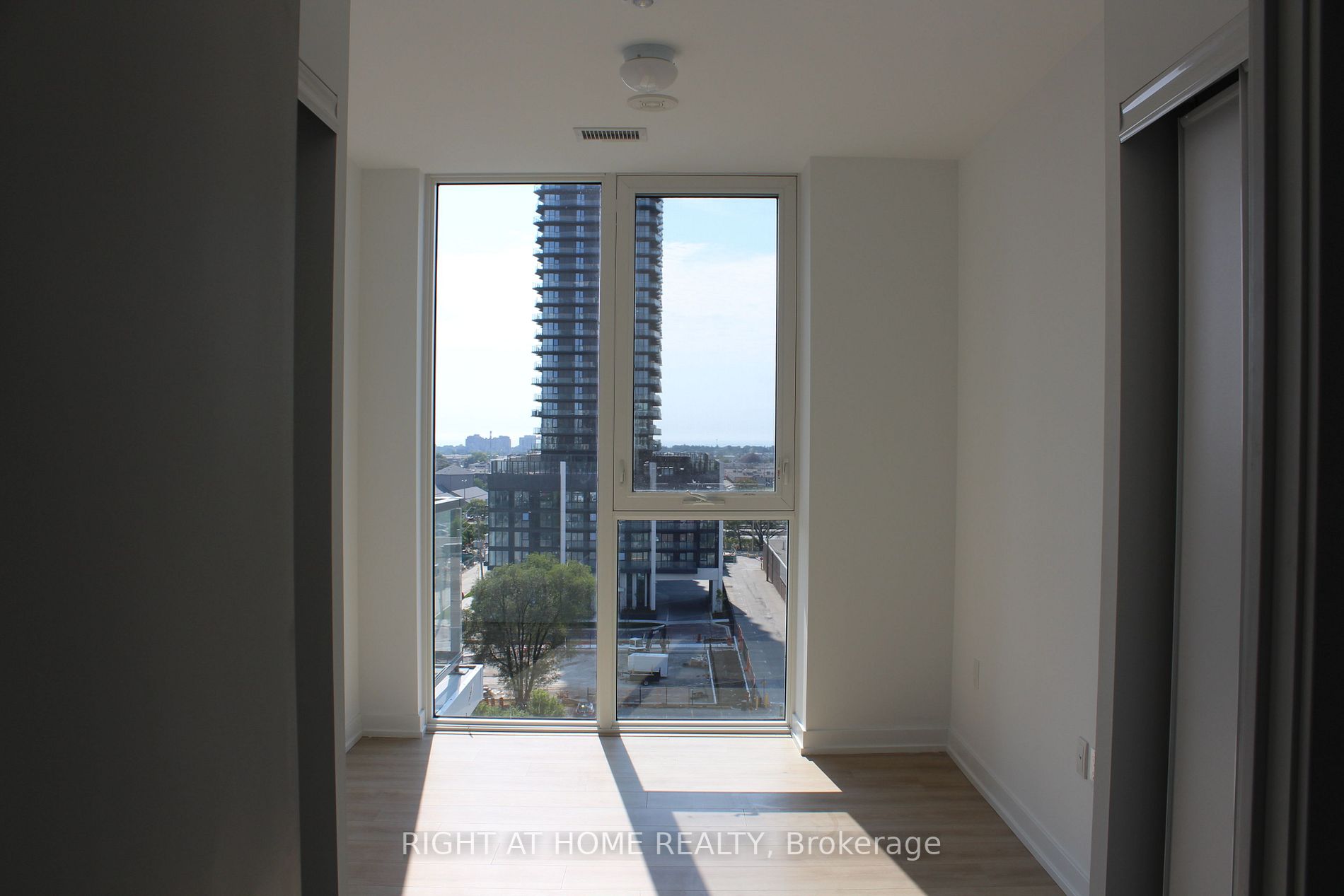 1195 The Queensway Ave, #810