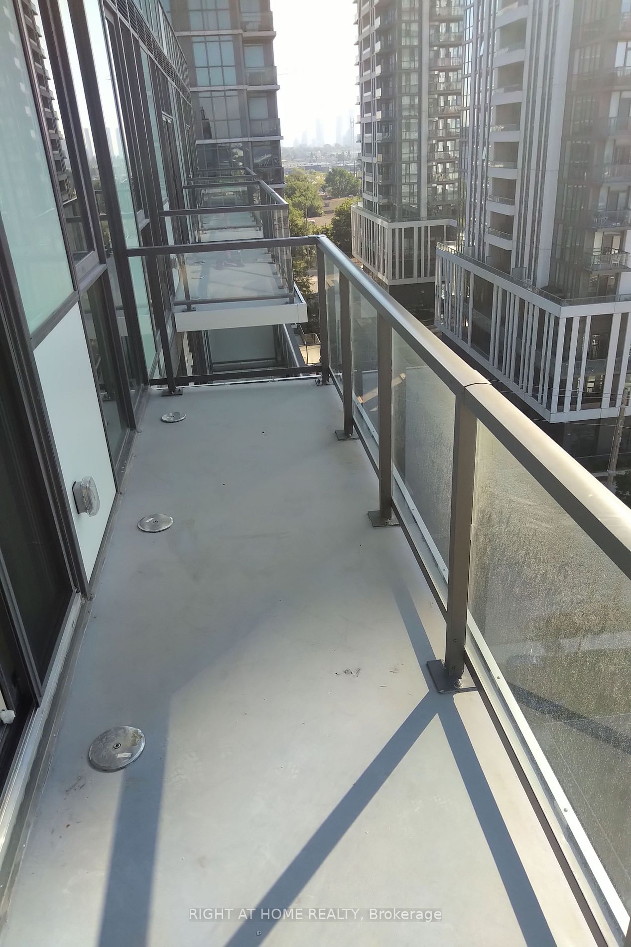 1195 The Queensway Ave, #810