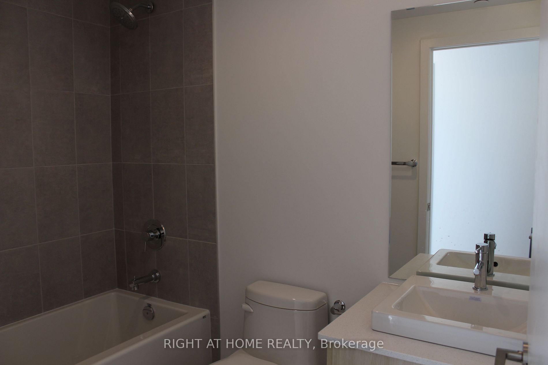 1195 The Queensway Ave, #810