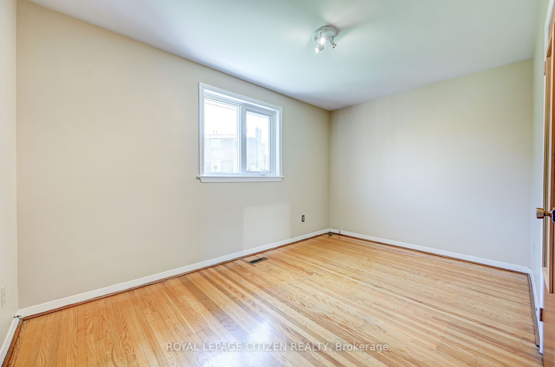 36 Orchardcroft Cres N