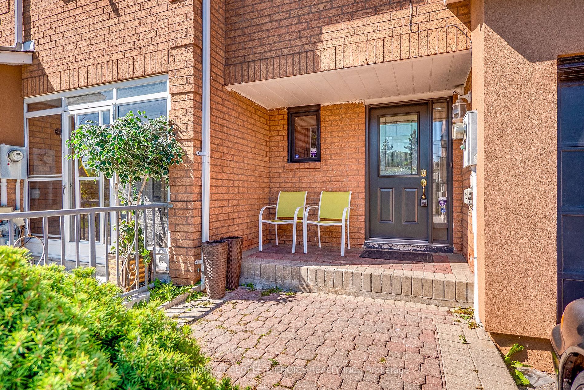 160 Toba Cres