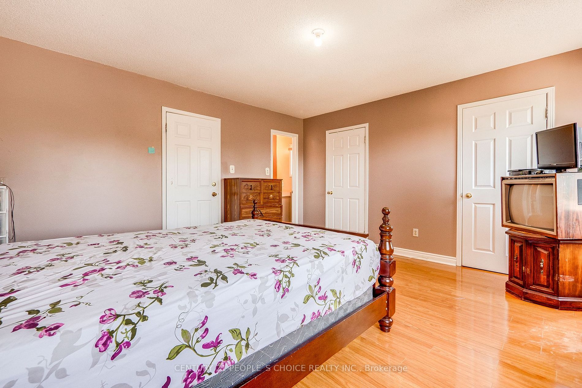 160 Toba Crescent