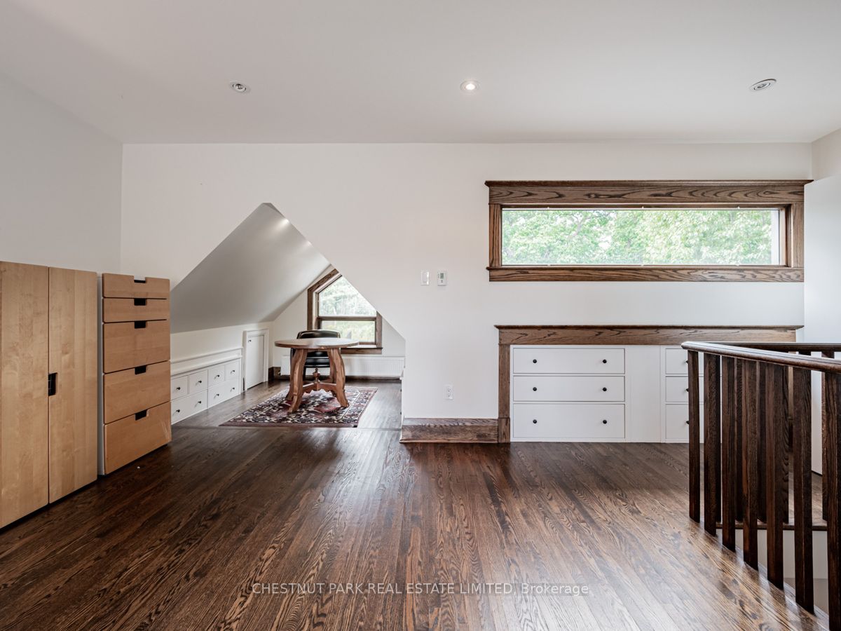 359 Parkside Dr