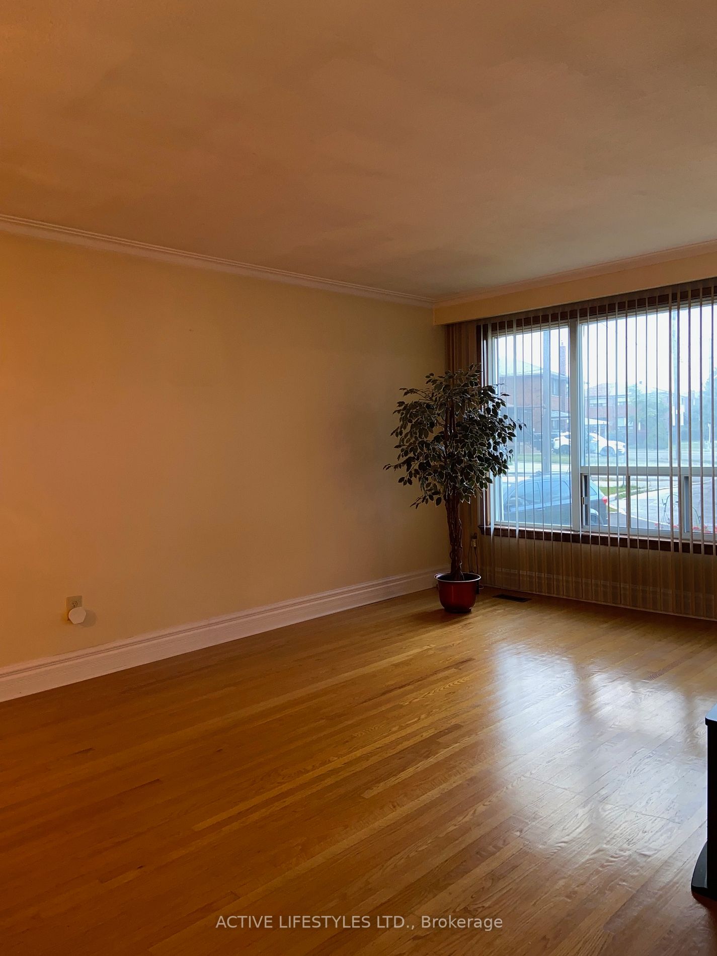 16 Chateau Court